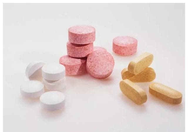 维生素|常失眠和缺乏维生素有关系?这2种维生素带着吃,有助于改善睡眠