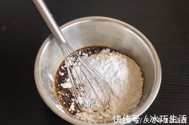 红糖|红糖发糕有弹性，不粘牙有诀窍，别光用面粉，加点它，一次就成功