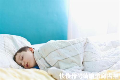 宝宝|大脑发育好的宝宝,睡觉时常有“反常举动”,只占一个就足够