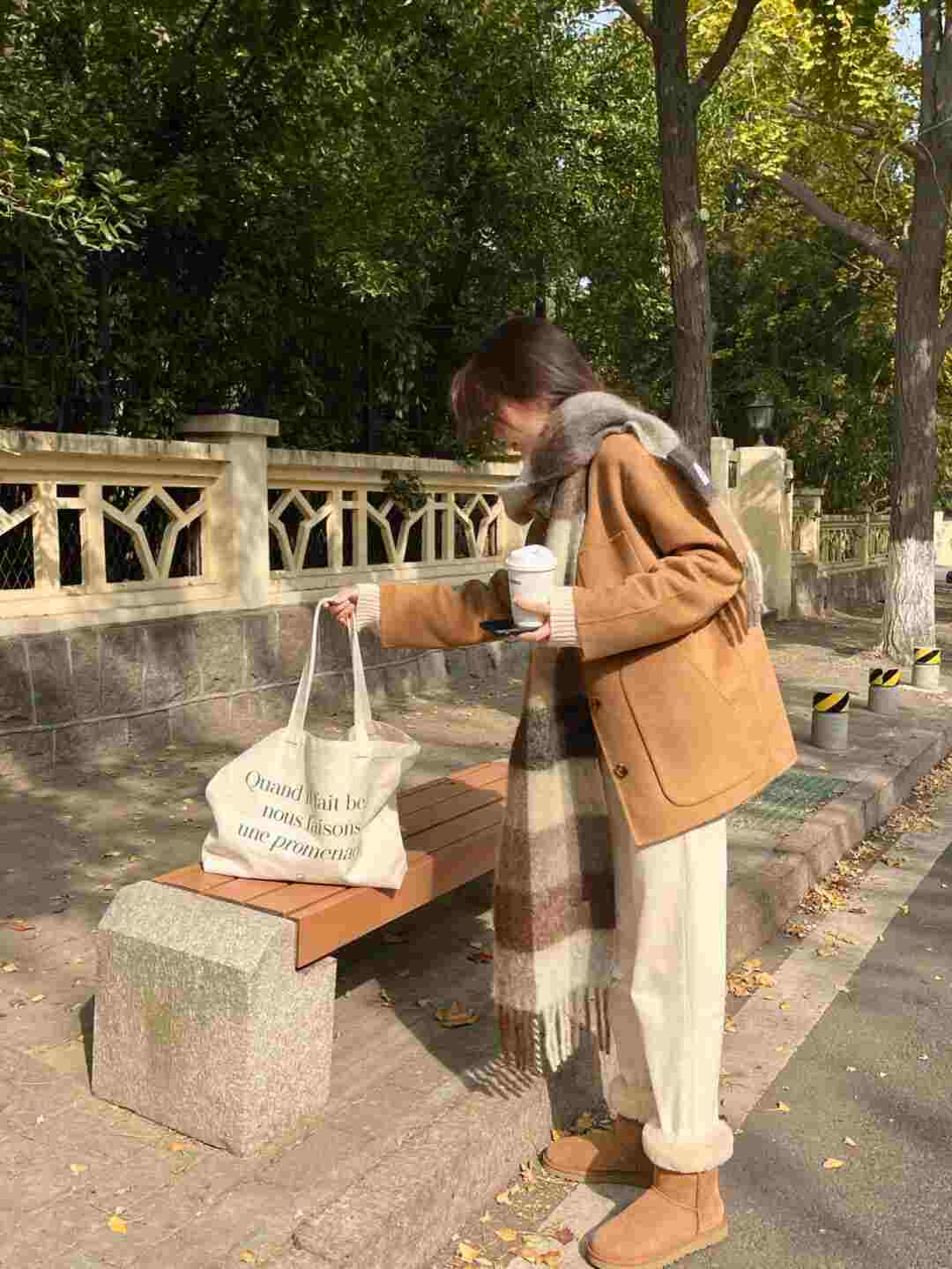 搭配 想要把基础驼色穿出高级感,一定要用它这几种配色,效果超级赞