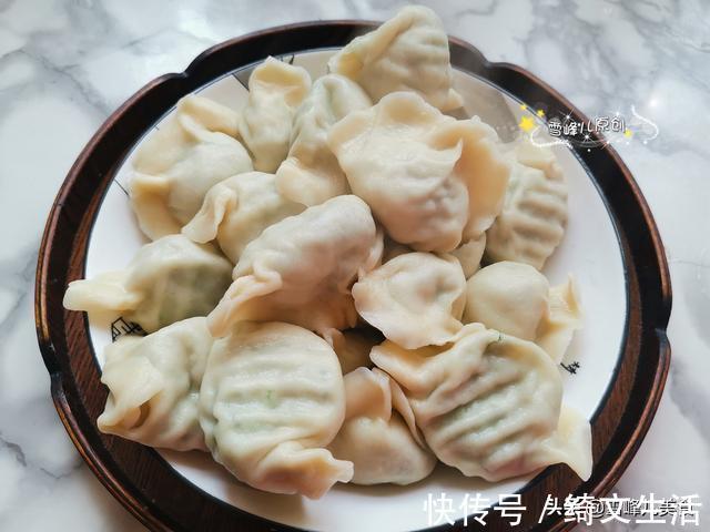 韭菜|夏天吃饺子还得这馅儿，比芹菜好吃比韭菜香，出锅连吃30个真过瘾