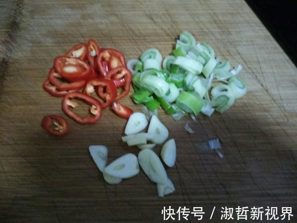 菌盖|杏鲍菇更地道的做法,下酒又下饭,简单又营养,一大盘不够吃!