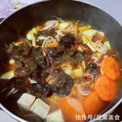 周末和美味的香辣烤鱼更配哦