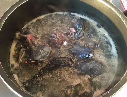 冬天煲鸡汤，多加“1红1白”，三天两头喝一次，滋补营养气色好