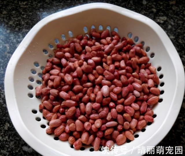 酥脆|花生米不用炒,用盐水泡一泡,比炒得好吃,鲜香酥脆,越吃越过瘾