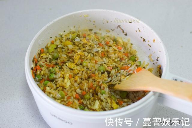 午饭|50岁阿姨午饭一人食,五彩炒饭丸子汤,不糊弄不凑合认真生活