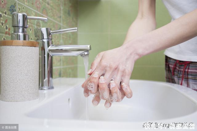 敏感肌|洗脸洗不对，可能老10岁！这些误区，很多人都中招！