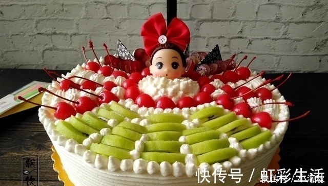 幼儿园的侄女生日，抬举姑姑给做生日蛋糕，结果受全班小朋友欢迎