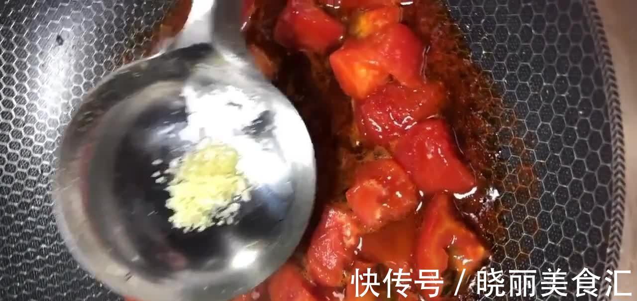 西红柿盖浇面做法，酸甜味美营养丰富，任何时候都不给胃增添负担