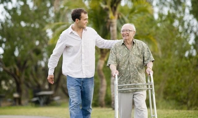 骨质疏松|60岁以上老人每天走多少路为好?建议别超过这个数字