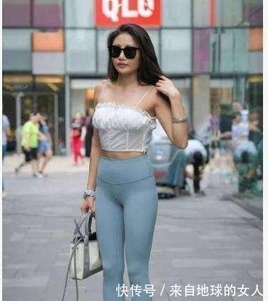 淑女风 穿着打底裤俏皮又活泼,淑女风中又增添几分小性感,减龄又大气!