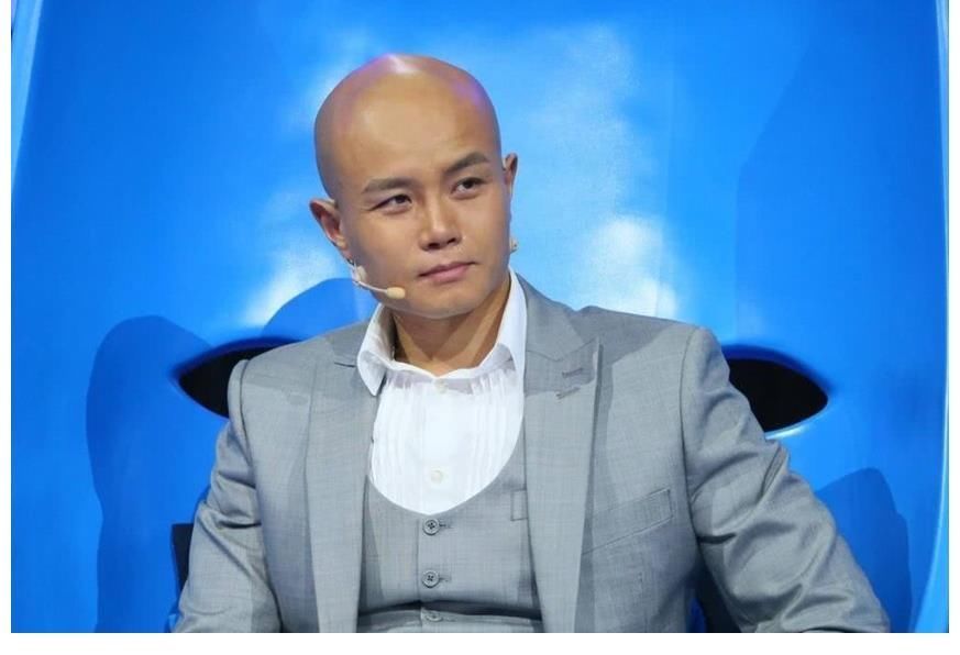 时隔多年,乐嘉回应强吻谢娜一事,怒怼网友:善人多数都是蠢人!