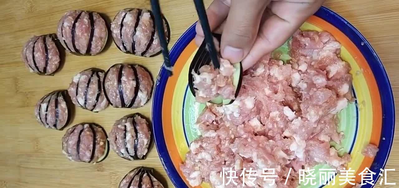 客家茄子酿肉，外焦里嫩咸香微辣，配米饭再好不过啦！