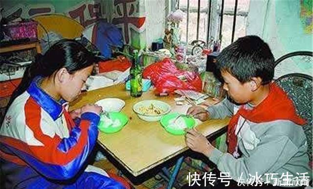 孩子|一对龙凤胎,姐姐奶奶带,弟弟妈妈带,4年后孩子的差别肉眼可见