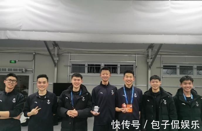 男大学生$开幕式上的“假笑男孩”,真实学历惊艳众人,女朋友也是学霸一枚