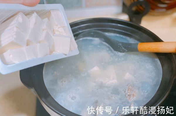 鲜美|在家做超级简单快手的花蛤豆腐汤,味道鲜美营养好喝,富含蛋白质