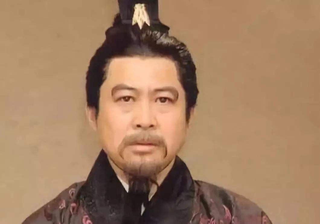 归降|刘璋虽然昏弱无能,麾下却有三位名将,归降后刘备对其称赞不已