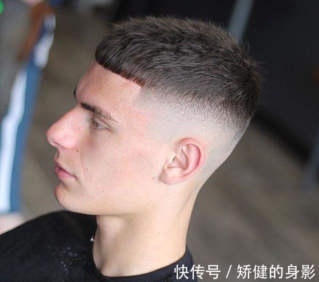 三面 男人过了35岁,别乱剪发型,今夏试试这三款,帅气更显精神!