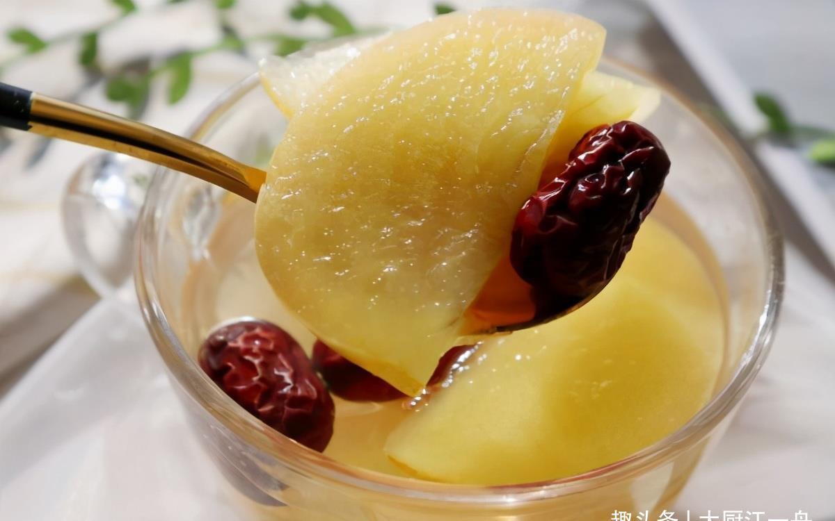 春天，红枣和苹果是绝配，每天早上来一碗，营养又减脂，真不错