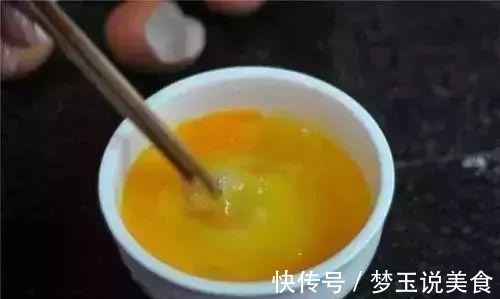 西红柿炒蛋你还只是加盐,多加一样东西美味提升数十倍,很实用的!