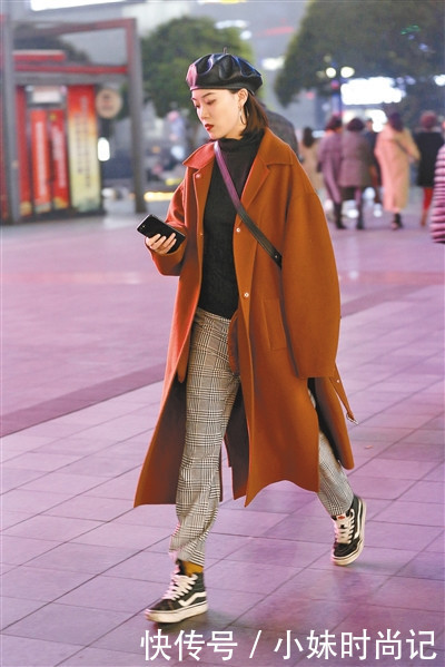 小姐姐|街拍:长大衣“吃身高”? 这样穿扬长避短!