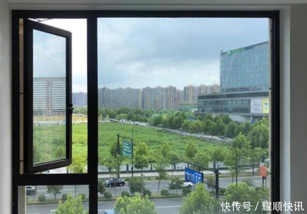 齐家栗子|越来越多人家里不装窗帘了，现在流行这样装，隐私好大家争着效仿