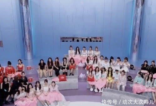 陈卓璇抢希林娜依·高台词时,谁注意学员们表情比宫斗戏还精彩