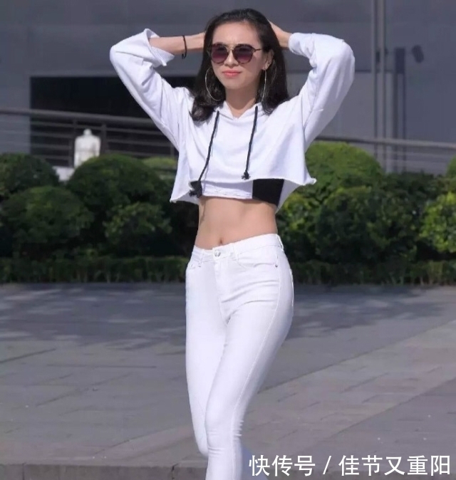 女神 打底裤展现文艺范十足的街头女神范,穿出文艺优雅感