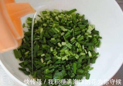 调韭菜鸡蛋馅，放调料有讲究，牢记“3放2不放”，韭菜鲜香味足