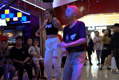 |搞笑动图:没有犁坏的地,只有累死的牛!