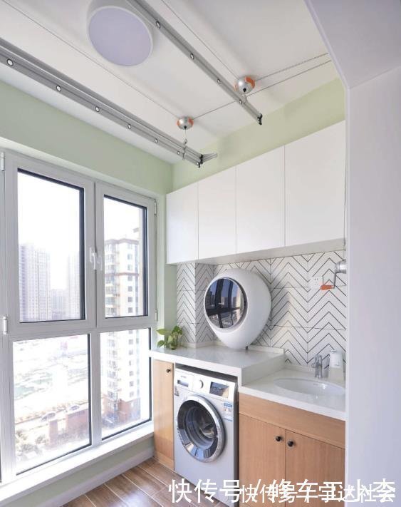 新房|客厅造个“假阳台”，一进门就被迷住了，这套92㎡新房，太温馨