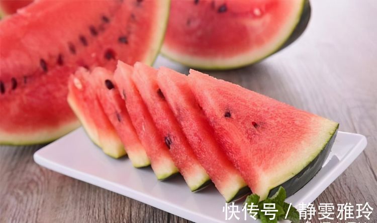 女性|女性过了45岁，3种食物要舍得吃，才能越活越年轻！