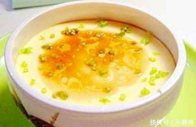 蒸鸡蛋羹时,只加水就“大错特错”了,少了“它”,腥味不重才怪