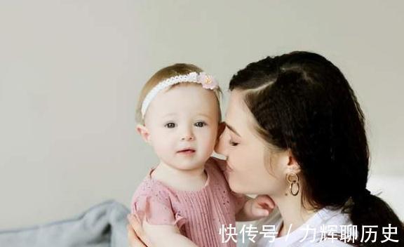 大运动|7,8个月的孩子会爬就行?真聪明的宝宝,手上小动作可不少