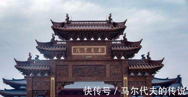 火葬场！火葬场门前一副对联早来晚来早晚都来，一看下联，我更服了！