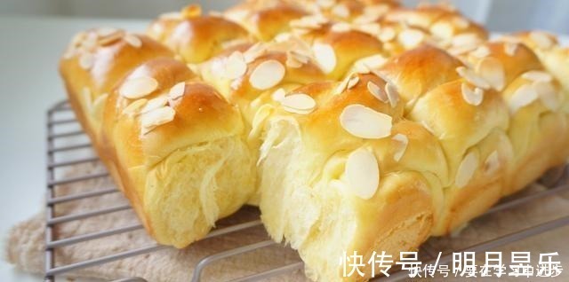 懒人面包的做法，告诉你技巧，轻松揉出手套膜，柔软拉丝好好吃