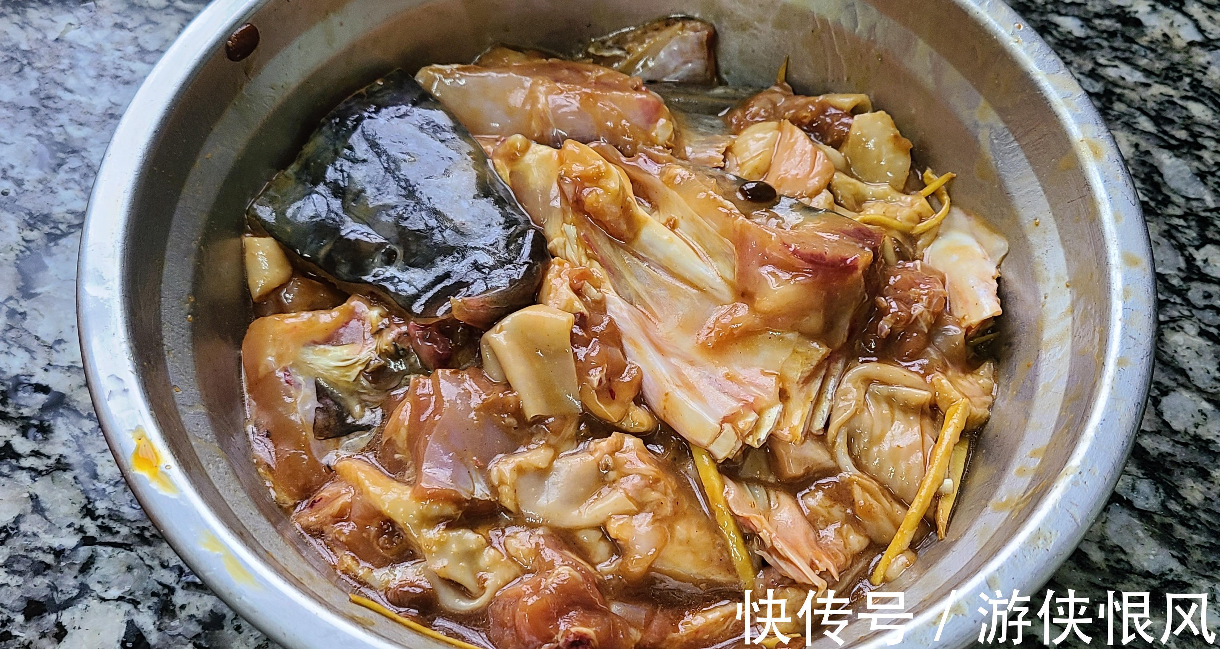 鱼头蒸鸡，教你一道简单又好吃的美食，味道鲜美