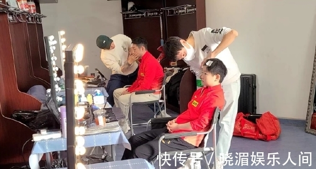 孙颖莎|国乒主力合体拍摄广告,陈梦笑容甜美,孙颖莎眼神呆萌超可爱