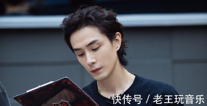 赵文卓|《哥哥》中的人气三梯队：陈小春领衔国民度组，张淇领跑逆袭组