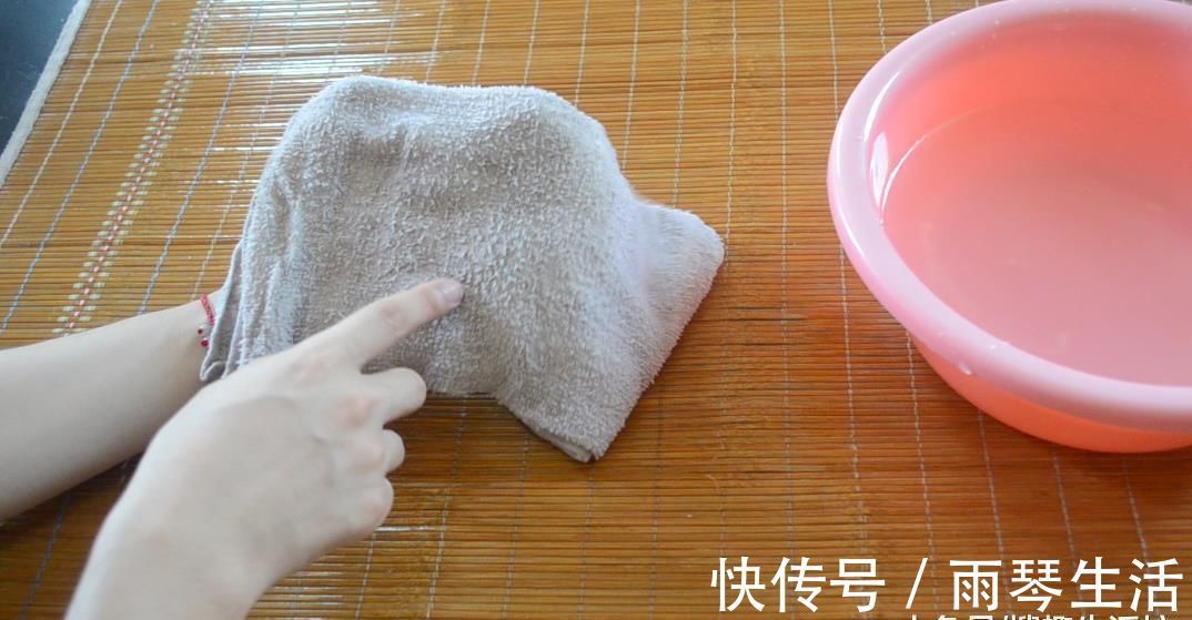 妙招|凉席脏了别再用水冲洗了, 教你5分钟清洗凉席, 洗的干净还能除螨