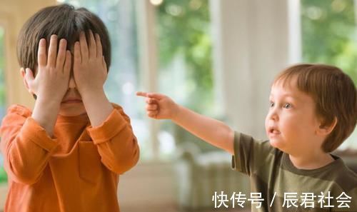 衣服|再穷也别让娃穿别人的旧衣服,省下的是小钱,毁了的是他一生