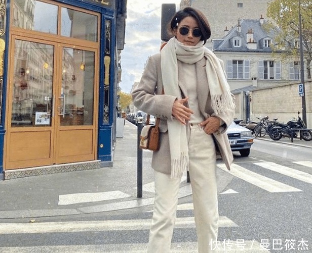 2021最流行这样穿,卫衣+阔腿裤,搭什么鞋子都好看