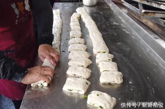 夫妻开店卖早餐,一天用几大盆馅料每天都客满,食客:主要是实惠
