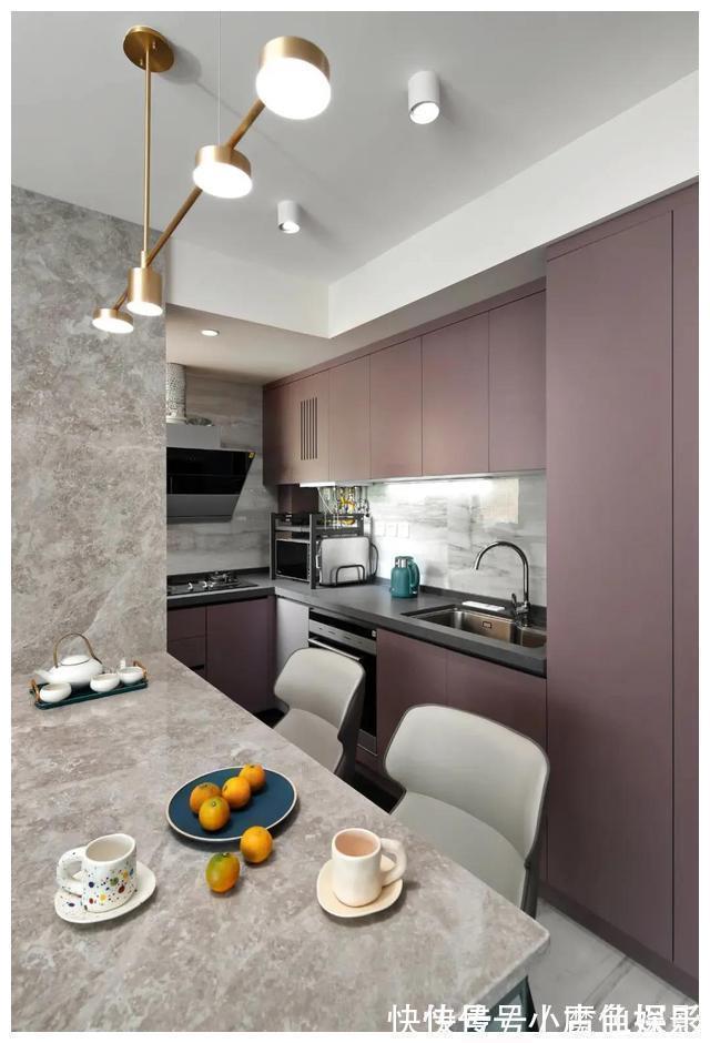 阳台|不敢相信她家只有50㎡!近6米长的阳台,100寸大电视,好羡慕!