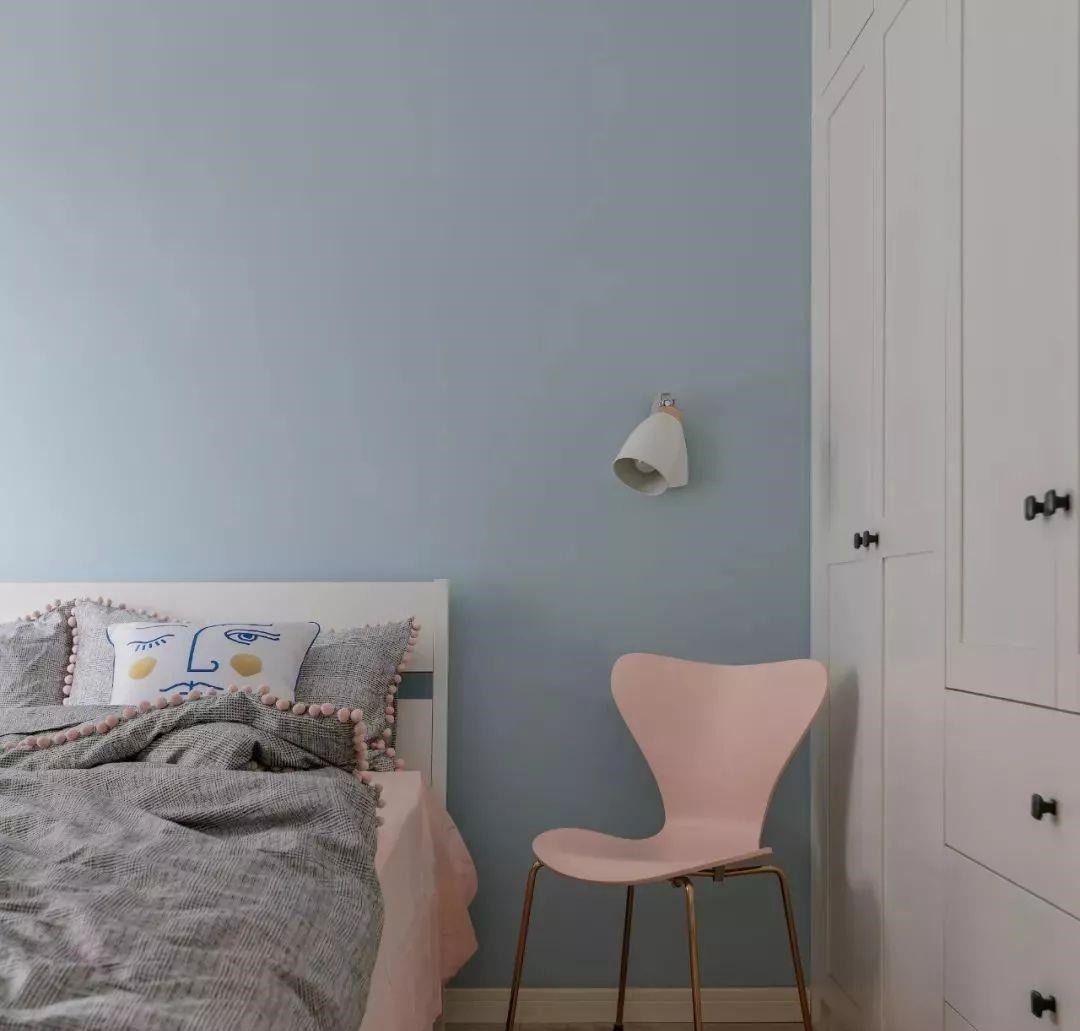 实用|卧室太小放不下床头柜?学学人家这样设计,比床头柜还实用!