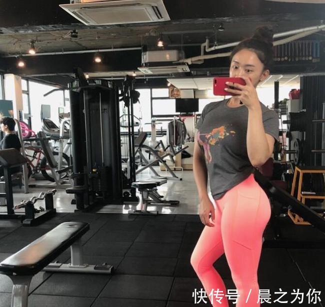 狗狗|21岁健身房美女,练出绝美曲线身材,网友大喊:中国版卡戴珊!