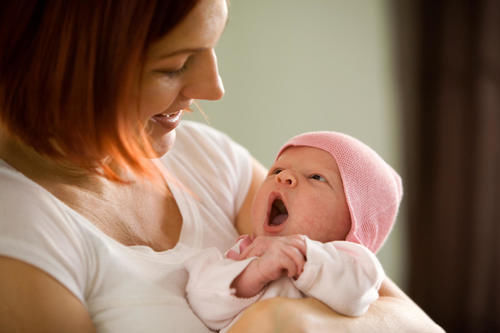莹莹|婴幼儿断奶的最佳时间，“6个月，1岁，2岁”，有什么区别？