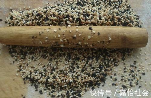 “面粉”别再做包子馒头了，倒锅里炒一炒，一个月的早餐不用买！