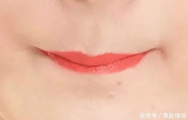 唇妆|记住涂口红的3个技巧,不伤唇还很上色,营造性感小嫩唇