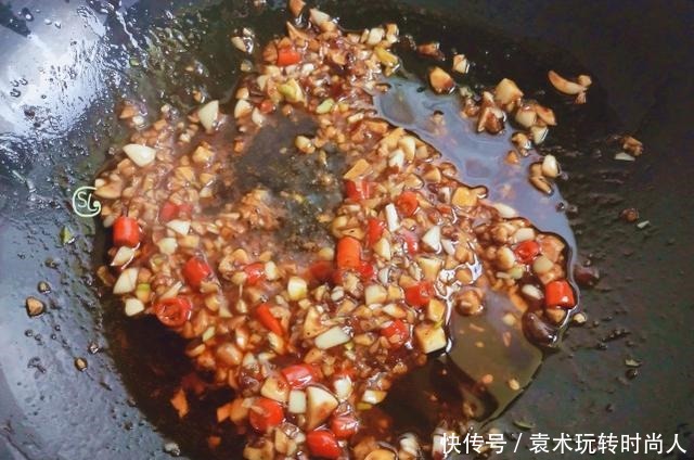 天冷,扇贝粉丝我喜欢这样做,麻辣鲜香,解馋下饭,吃着太过瘾了
